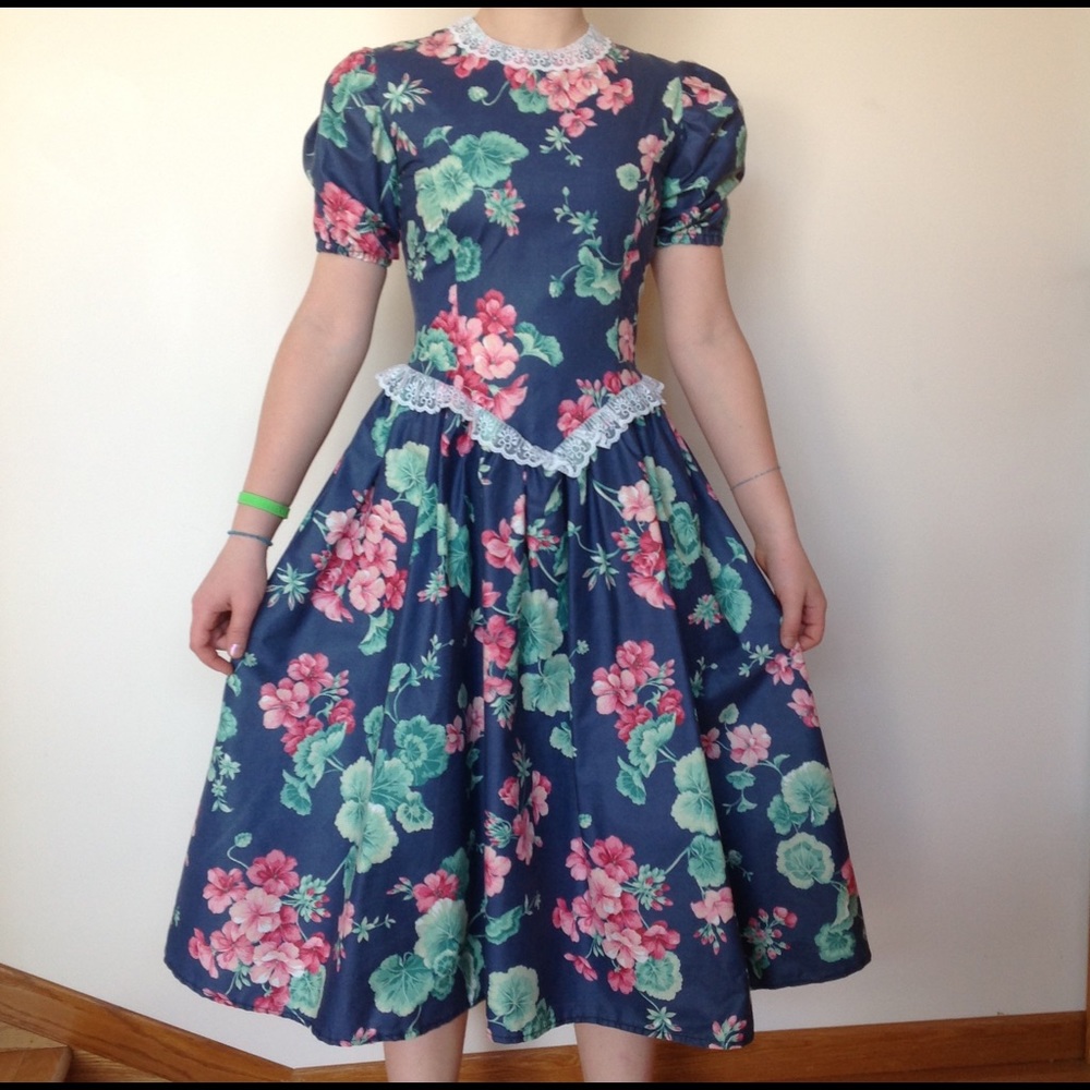 Vintage geranium floral lace collar dress EUC